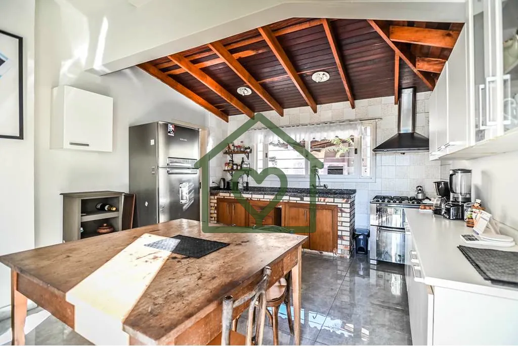 Imagem Esta casa ampla de 150m² está muito bem distribuída e oferece três dormitórios confortáveis. A...