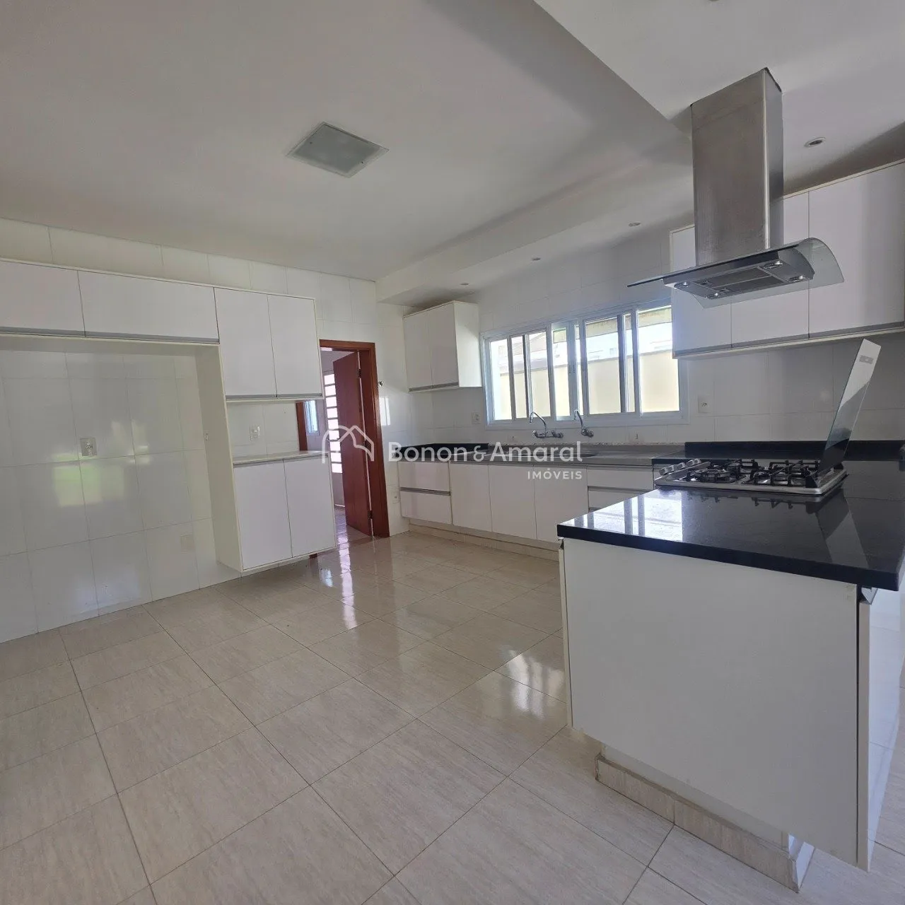 Imagem Sobrado com 316m², 4 suítes, 3 com closet, com piscina em Barão Geraldo