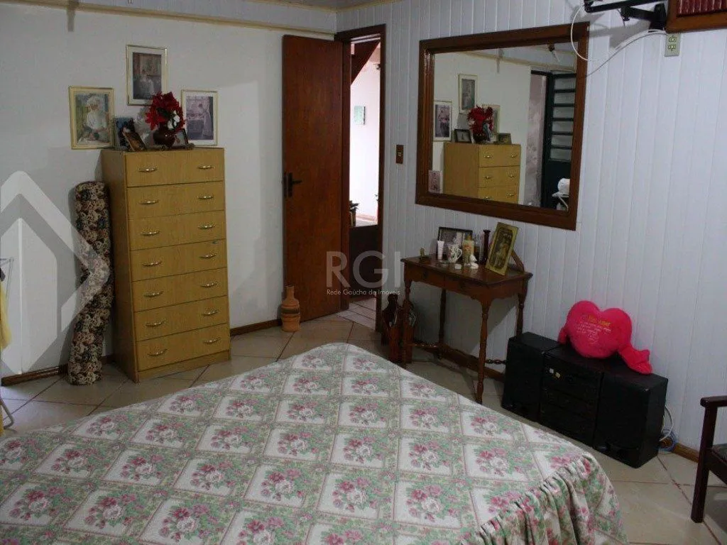 Imagem Casa para Venda - 246.24m², 5 dormitórios, sendo 1 suites, 4 vagas - Rubem Berta