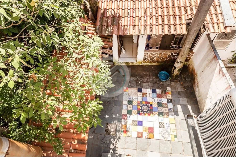 Imagem Esta espaçosa casa, localizada na rua Botafogo, oferece uma oportunidade única tanto para residên...