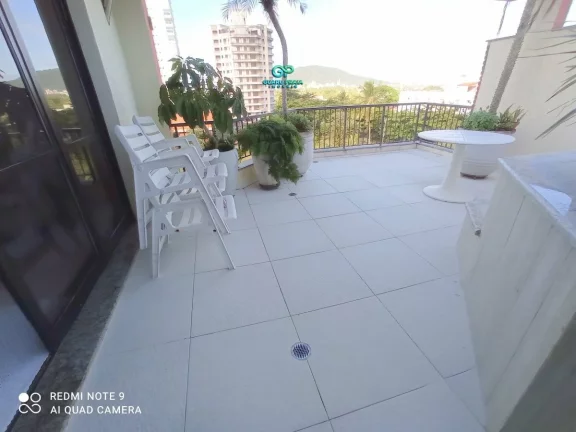 Imagem Locação anual - 3 dormitórios com armários, sendo 2 suítes, sala ampla para 2 ambientes com sacada, despensa, banheiro social, lavabo, cozinha com armários planejados