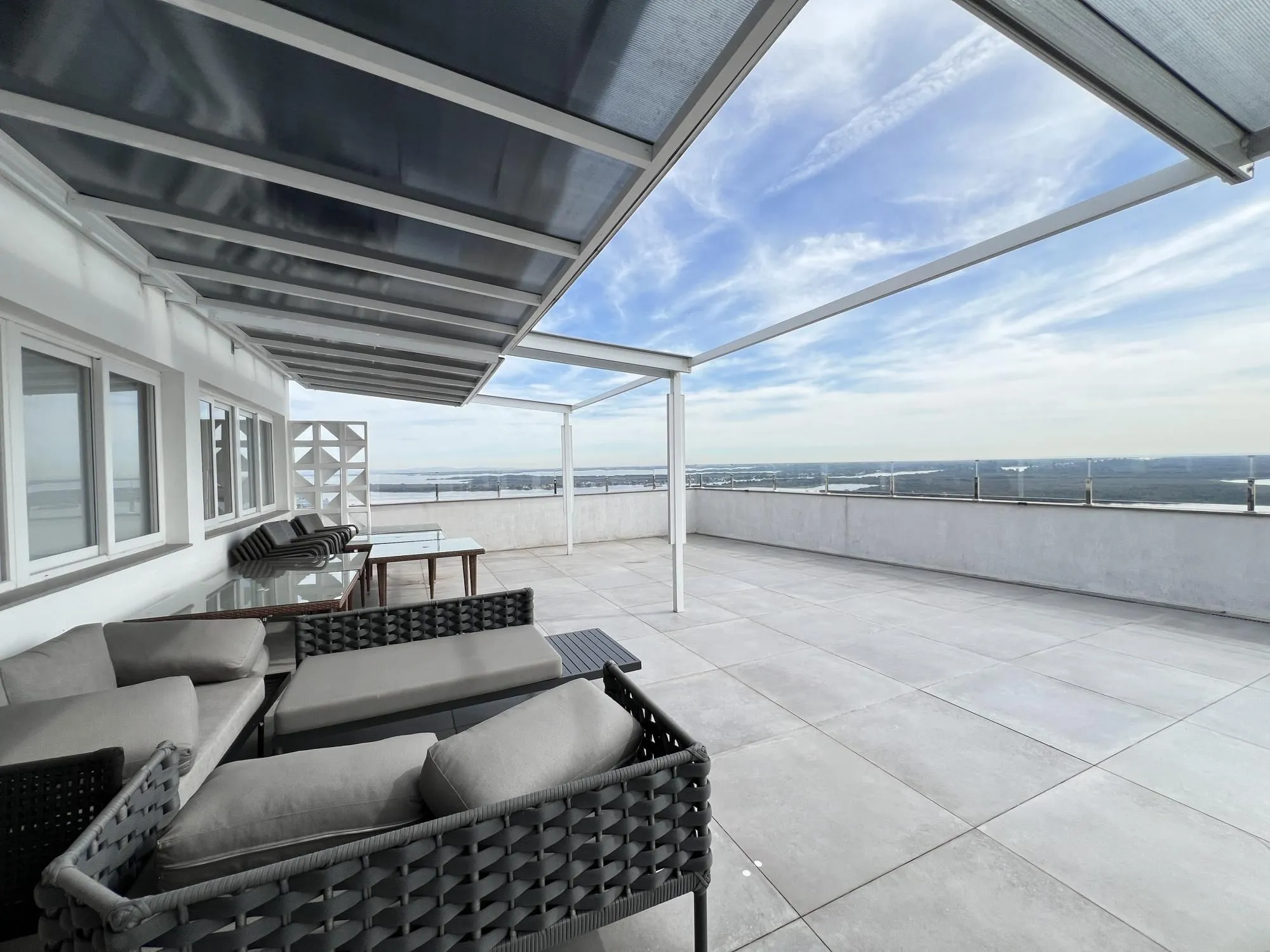 Imagem Sala Comercial Mobiliada 68m² - Centro, Prédio 24h com Rooftop