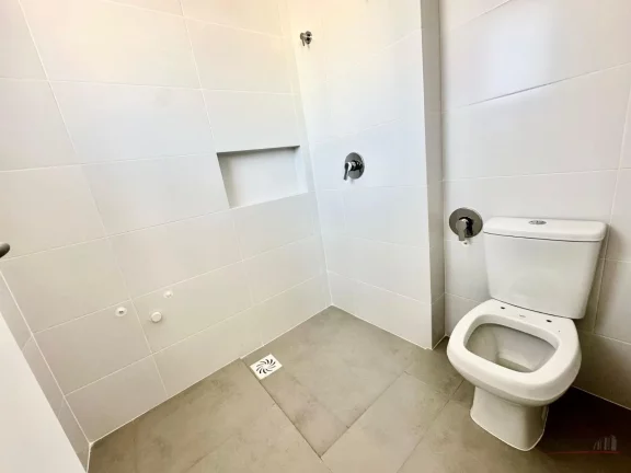 Imagem Apresentamos este elegante apartamento novo, nunca habitado, que une conforto, tecnologia e localiza...