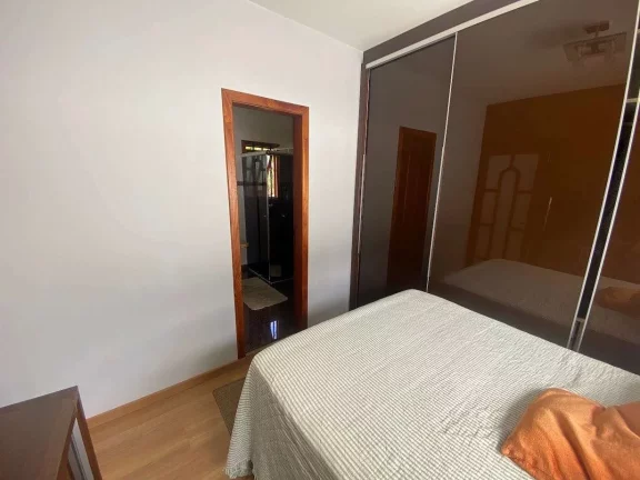 Imagem Venda, 176m2, Casa Principal Com 2 Suítes, Espaço Gourmet e Piscina, Sistema de Energia Solar, Trindade - Florianópolis/SC