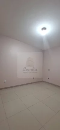 Imagem Imperdível! Casa à venda na Cidade Alta, Cuiabá-MT: 4 quartos, 1 suíte, 2 salas, 4 banheiros, 3 vagas, 182m². Venha conferir!