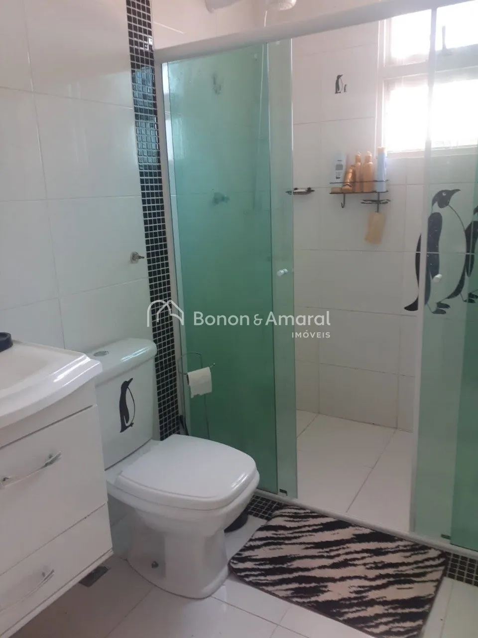 Imagem Casa em condomínio com 400m² e 3 quartos