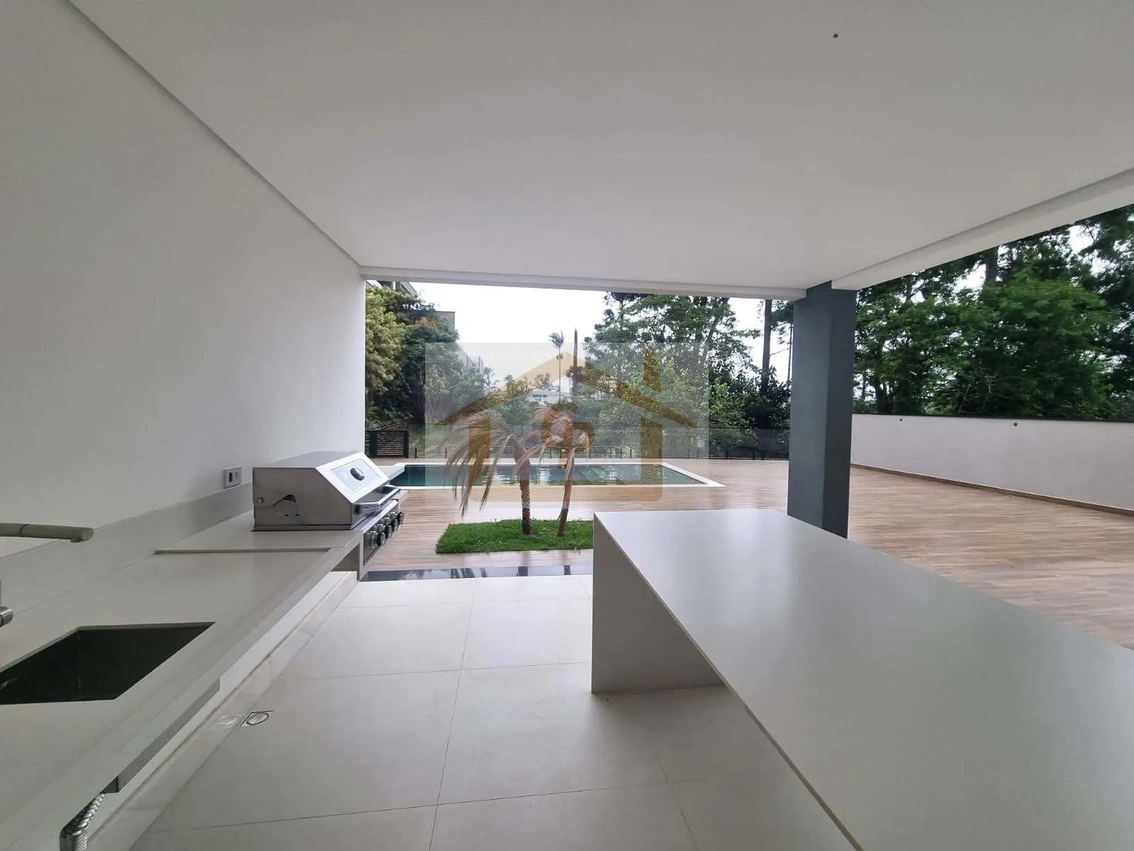 Imagem Casa inteligente, 5 suítes, 3 vagas cobertas, Bosque privativo -Arquitetura Contemporânea
