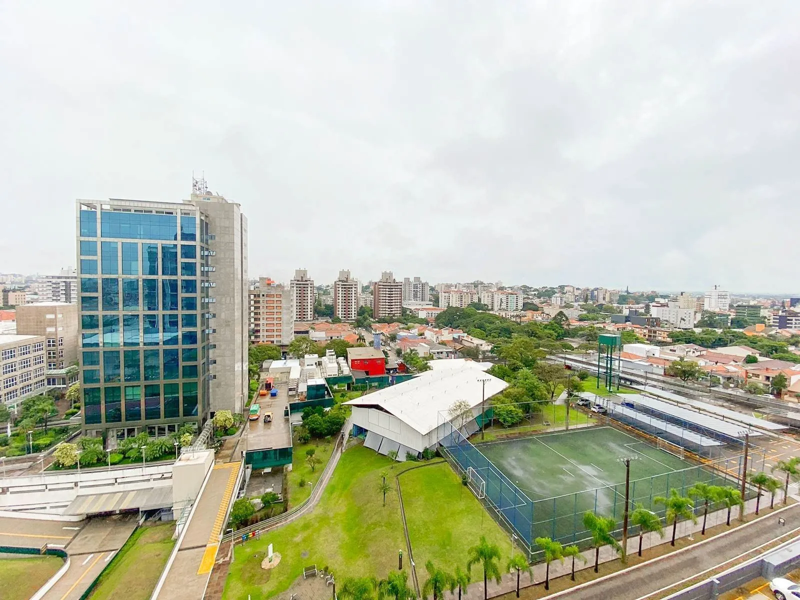 Imagem Apartamento semimobiliado, andar alto, com vista perene - Jardim Lindóia