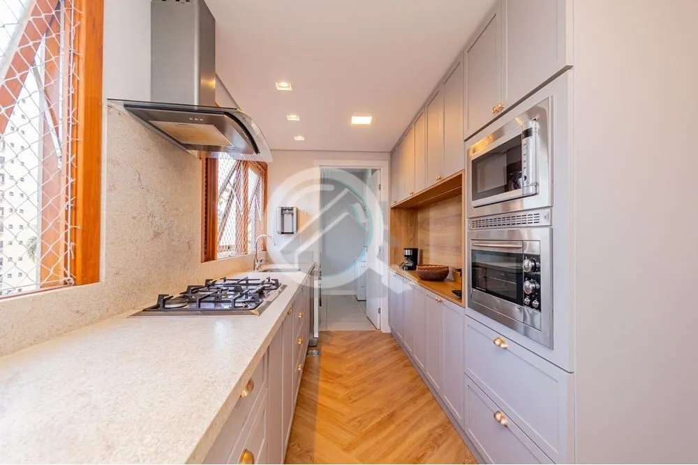Imagem Este lindo apartamento de 120m² foi recentemente renovado com um projeto exclusivo que combina esti...