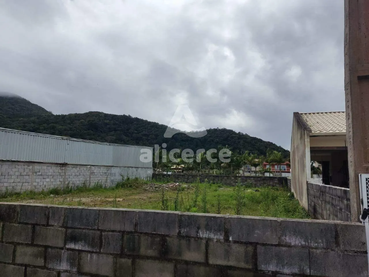 Imagem Terreno à venda com , 468m² em Pântano do Sul Florianópolis