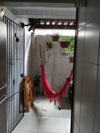 Imagem Casa para Venda em Recife, Cordeiro, 3 dormitórios, 1 suíte, 2 banheiros, 1 vaga