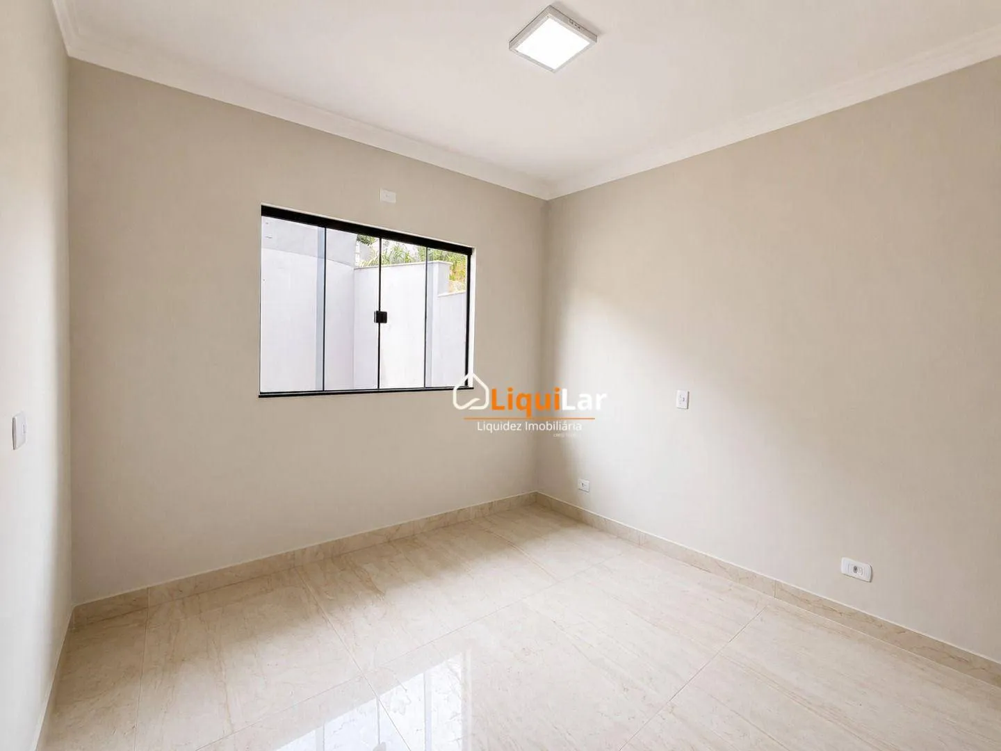 Imagem Casa à Venda com Suíte e Amplo Quintal em Localização Privilegiada Próxima à Lagoa Itatiaia