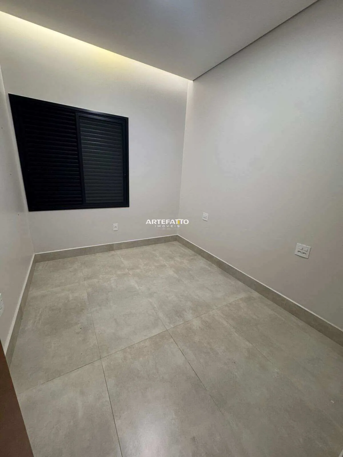 Imagem Linda residência a venda com piscina de porteira fechada no Primo Meneghetti 2