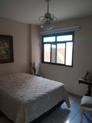 Imagem De frente para o mar da Praia do Morro 3 quartos sendo uma suíte +DCE duas vagas de garagem. Prédio com área de lazer