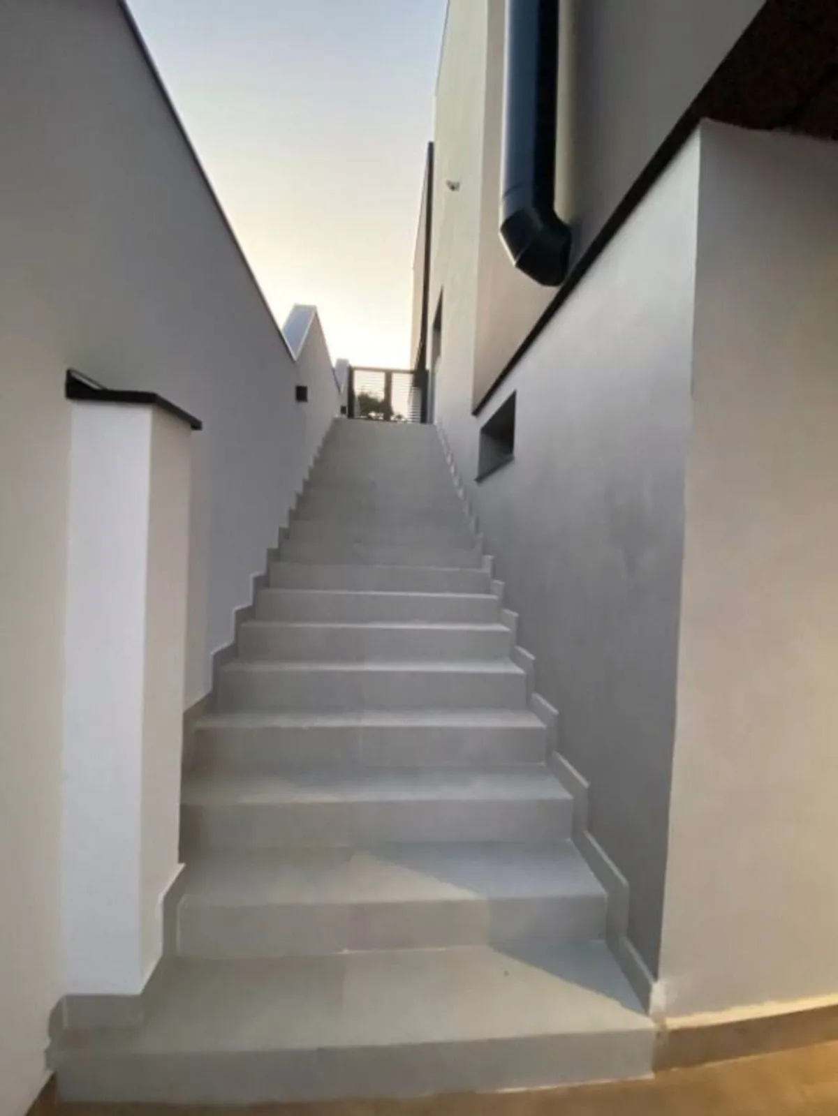 Imagem Casa Triplex no Condomínio Alphaville Nova Esplanada 1