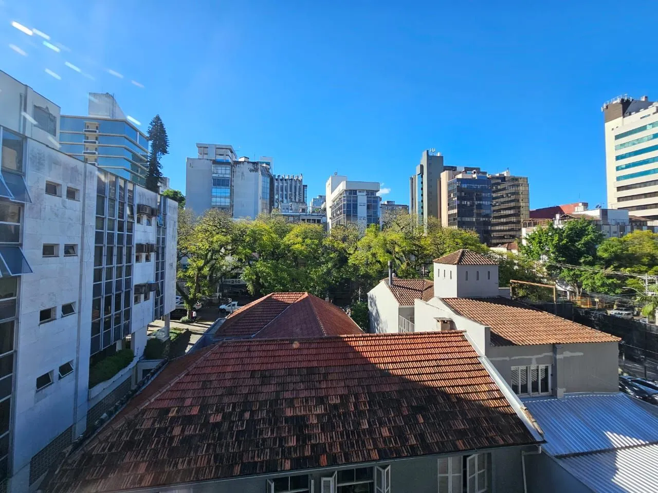Imagem Conjunto Comercial com 2 salas para alugar em Moinhos de Vento, Porto Alegre