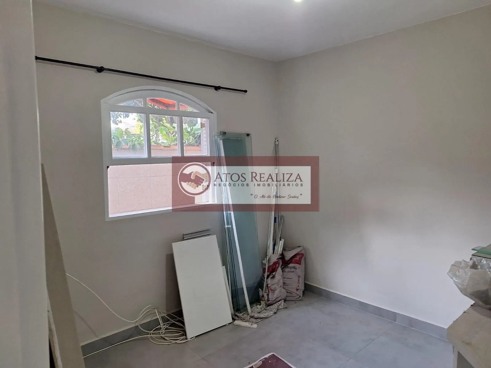 Imagem Alugo Casa na Cidade Dutra. Casa Compacta com Entrada Compartilhada na Cidade Dutra, 1 Dormitório, Sala, Cozinha, Banheiro e Área de Serviço. Ambiente bem Familiar, em ótima Localização, próximo a Estação Primavera da CPTM e Passa Rápido do Rio Bonito. R$
