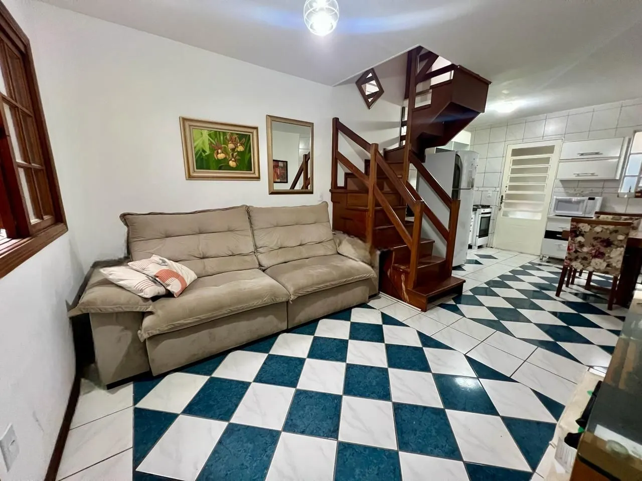 Imagem Casa em condomínio fechado com 94m2, 3 dormitórios no bairro Camaquã.