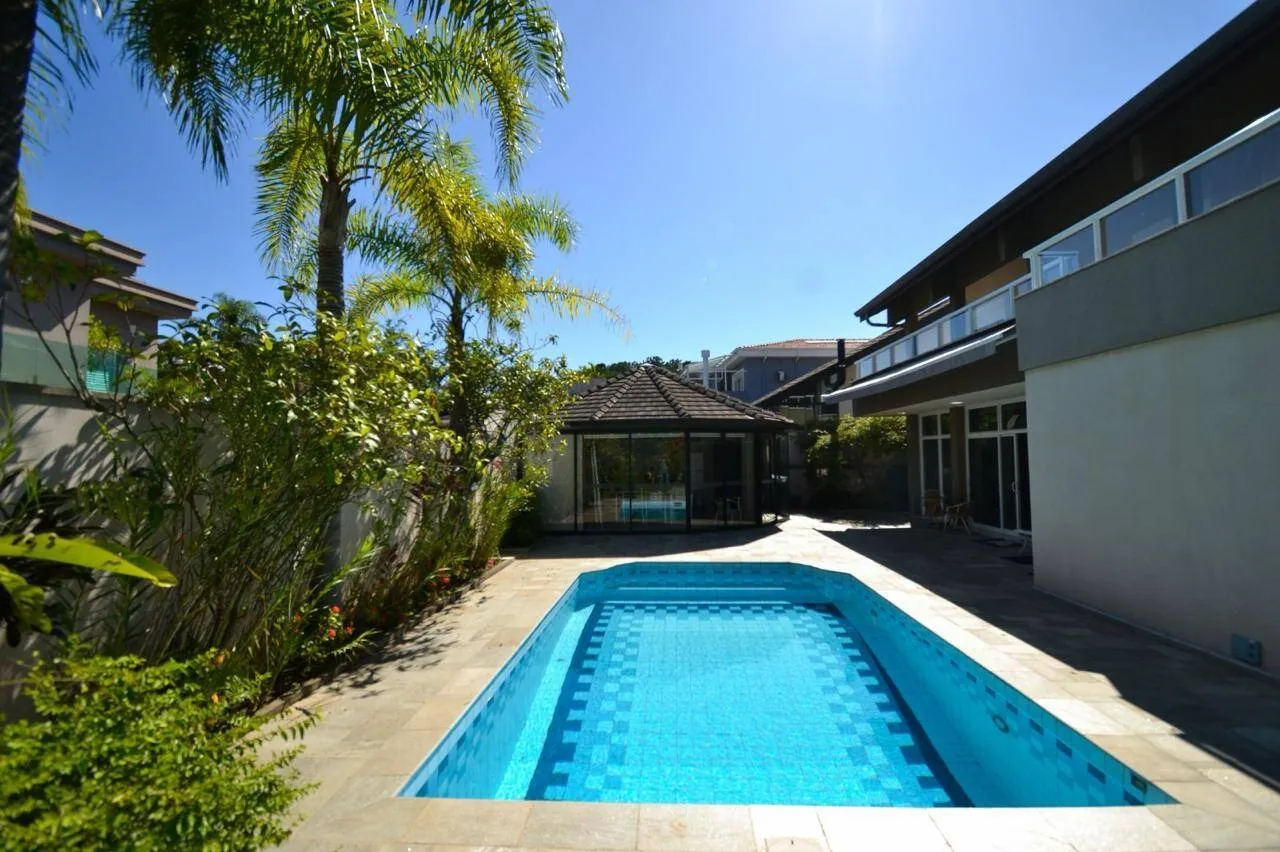 Imagem Luxuosa Casa com 4 Suítes à Venda em Alphaville - Santana de Parnaíba/SP