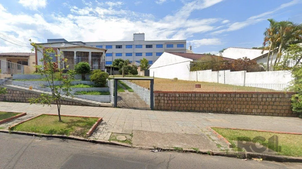 Casa 2 Dormitório(s) Bairro Glória