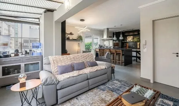 Imagem Vende-se cobertura com 2 dormitórios, sendo 1 suíte no bairro Auxiliadora