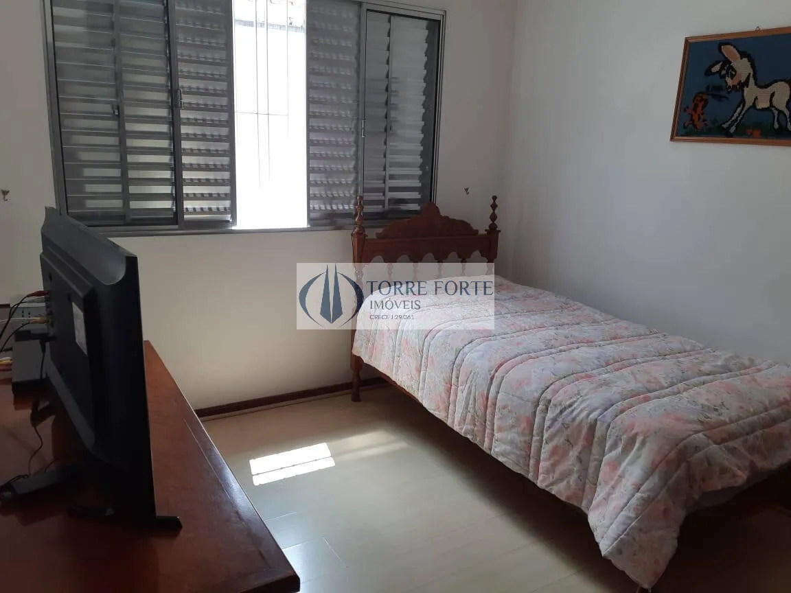 Imagem Casa espaçosa, com 380 m², 3 dormitórios sendo 1 suíte 4 banheiros, 2 vagas