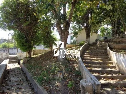 Imagem VENDA DE CHÁCARA NO JARDIM ARUJÁ, EM ARUJÁ/SP, 2.000m² com piscina e terreno de 6.000m², para fins residenciais ou comerciais. CONSULTE-NOS.