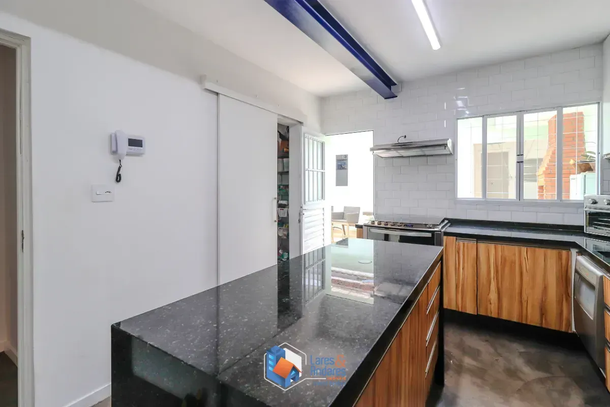 Imagem Sobrado para venda em Cidade Monções com 3 quartos, sendo 1 suíte, 178m²