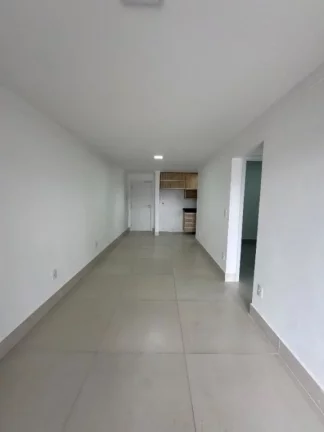 Imagem Conheça este apartamento de luxo com sacada envolvente e área de lazer completa, incluindo piscina, academia e espaço gourmet. O lar dos seus sonhos espera por você. Á venda na Imobiliaria Consulte Imoveis.