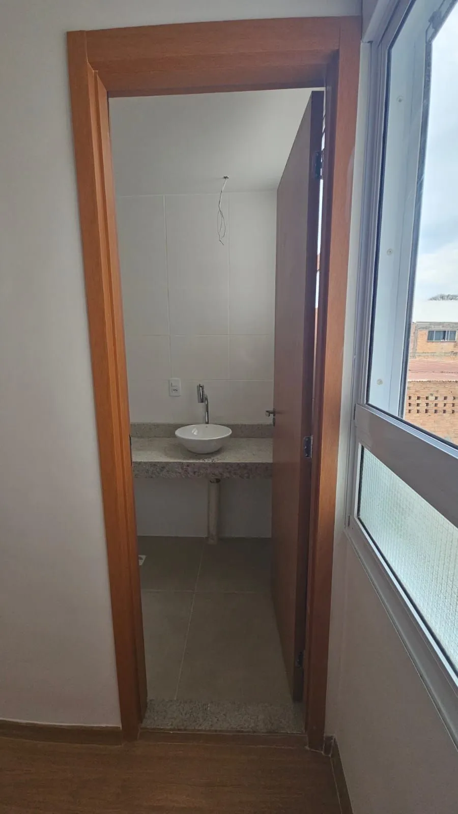 Imagem Apartamento 2 dormitórios , suíte , sacada com churrasqueira , 1 vaga de garagem coberta !