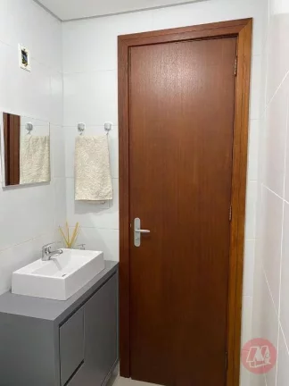 Imagem 2 Quartos, Vaga,com sacada e churrasqueira no Menino Deus
