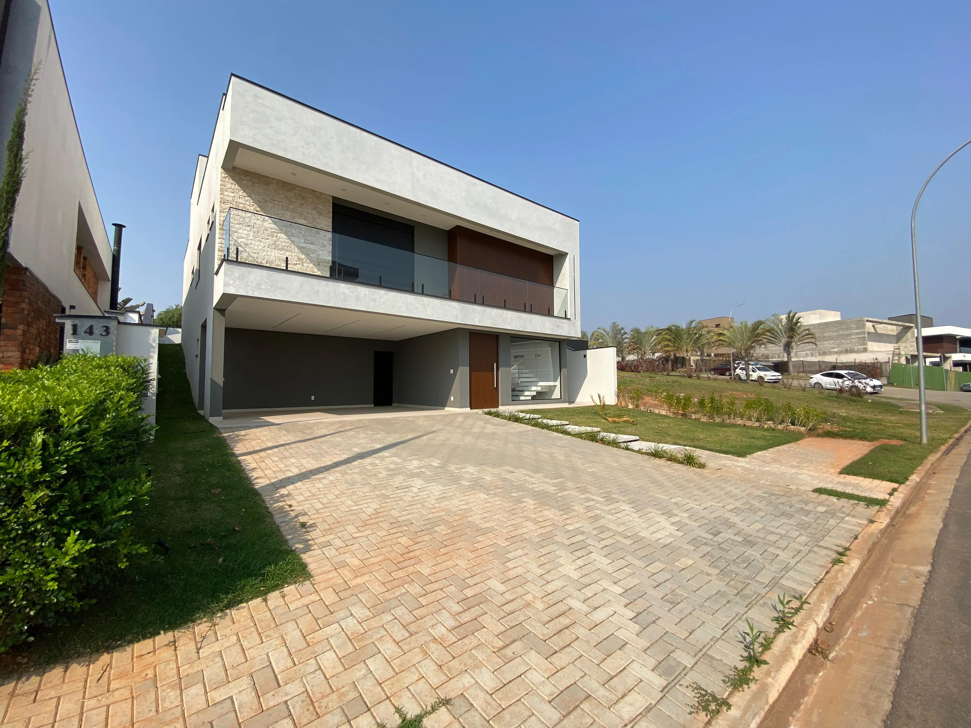 Imagem Residência de Elegância Única: Casa Exclusiva no Alphaville com Design Sofisticado e Área de Lazer Impecável