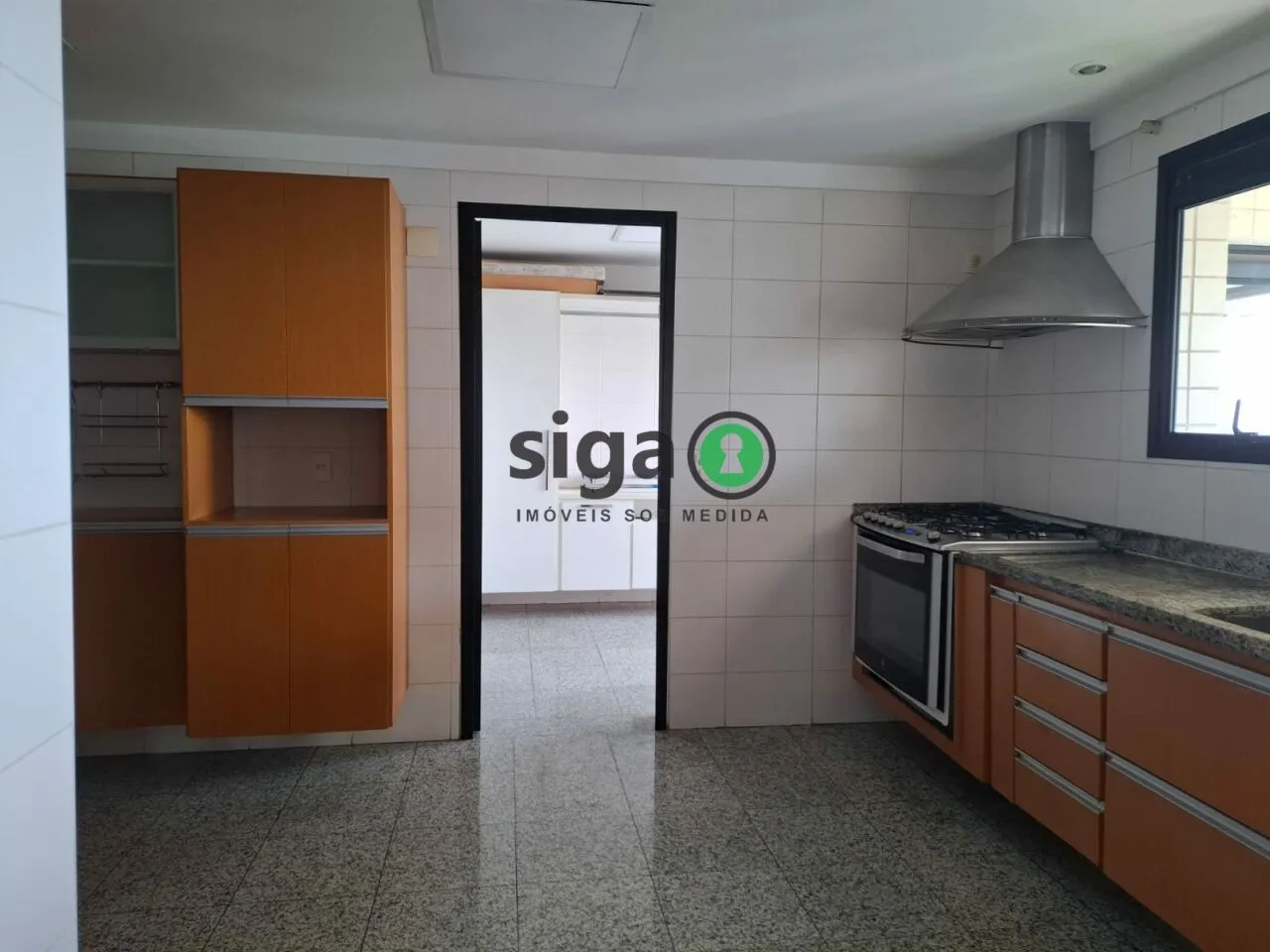 Imagem Apartamento disponível para locação - 400m²- 4 suítes - 5 vagas - Depósito privativo