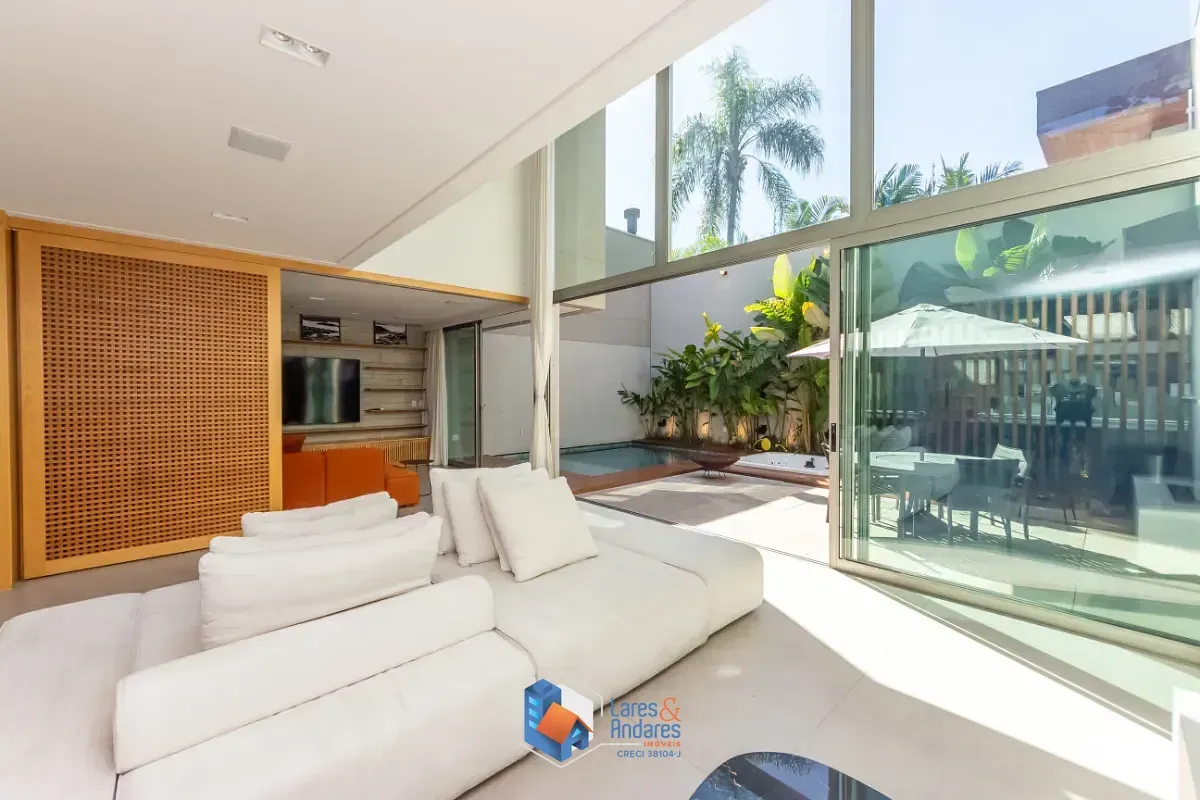 Imagem Casa no condomínio CONDOMINIO LAZULI para venda com 3 quartos, sendo 3 suítes, 404m²