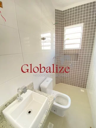Imagem Linda casa à venda com 2 dormitórios sendo 1 suíte por R$ 660.000,00