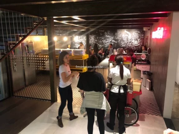 Imagem Galpão comercial para locação na Vila Leopoldina, São Paulo-SP: 2.500m², 6 banheiros, 12 vagas de garagem!