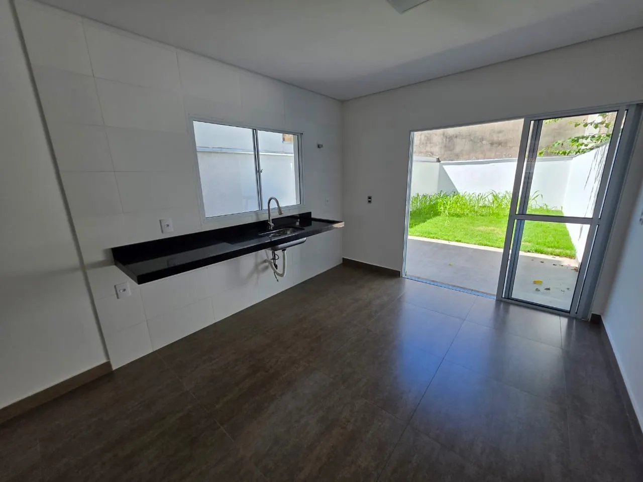 Imagem Imperdível oportunidade! Casa à venda em Sorocaba-SP, Jardim São Carlos. 3 quartos, 3 suítes, 2 salas, 3 banheiros, 3 vagas. 123m². Aproveite!