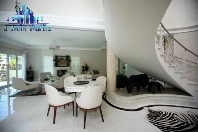 Imagem Belíssima casa em um dos melhores condomínios de alto padrão na Granja Viana!

 1 MILHÃO ABAIXO ...