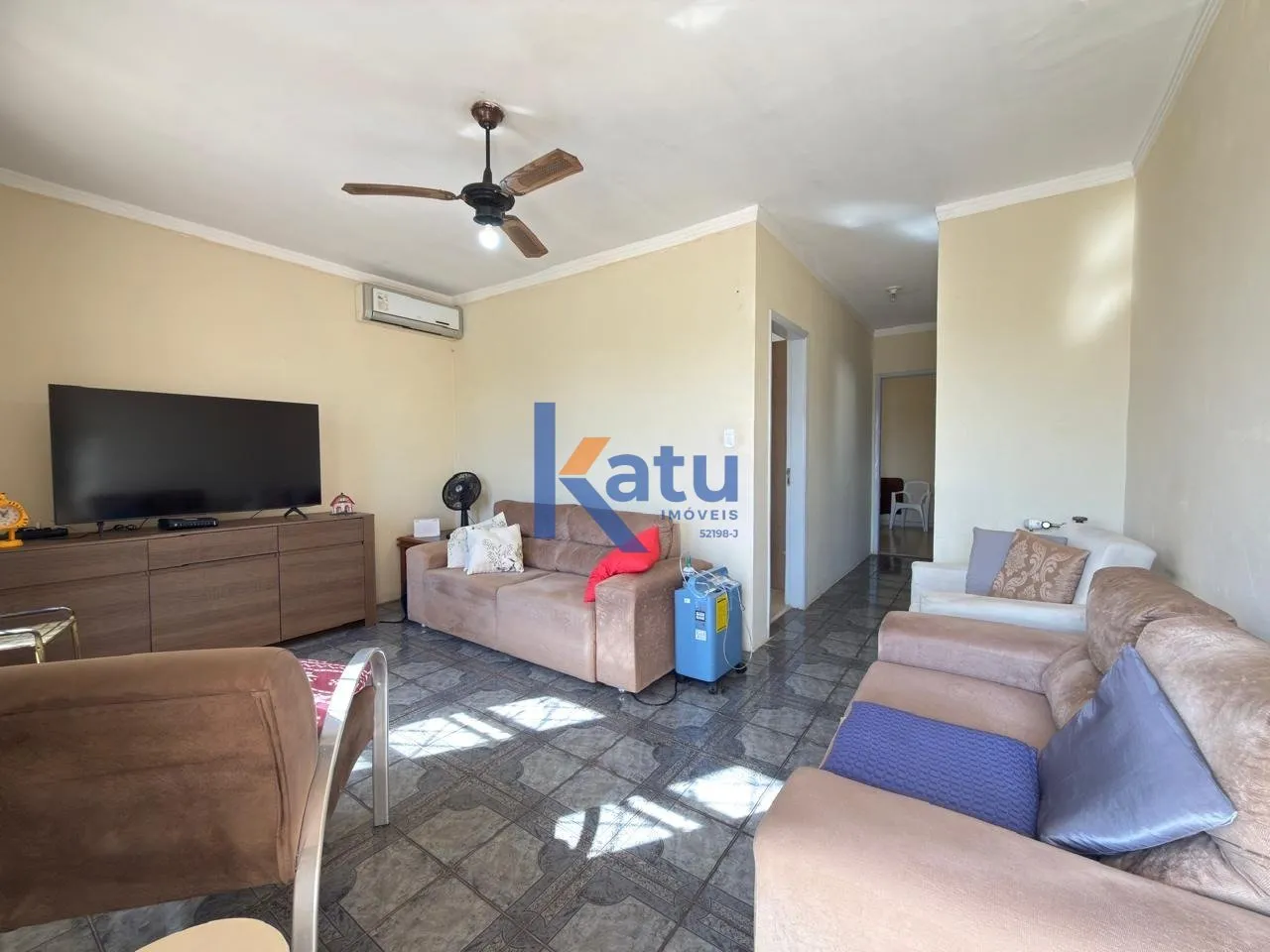 Imagem CASA PARA VENDA NO BAIRRO ELOY CHAVES EM JUNDIAÍ/SP

O imóvel possui 01 sala de estar equipada com...