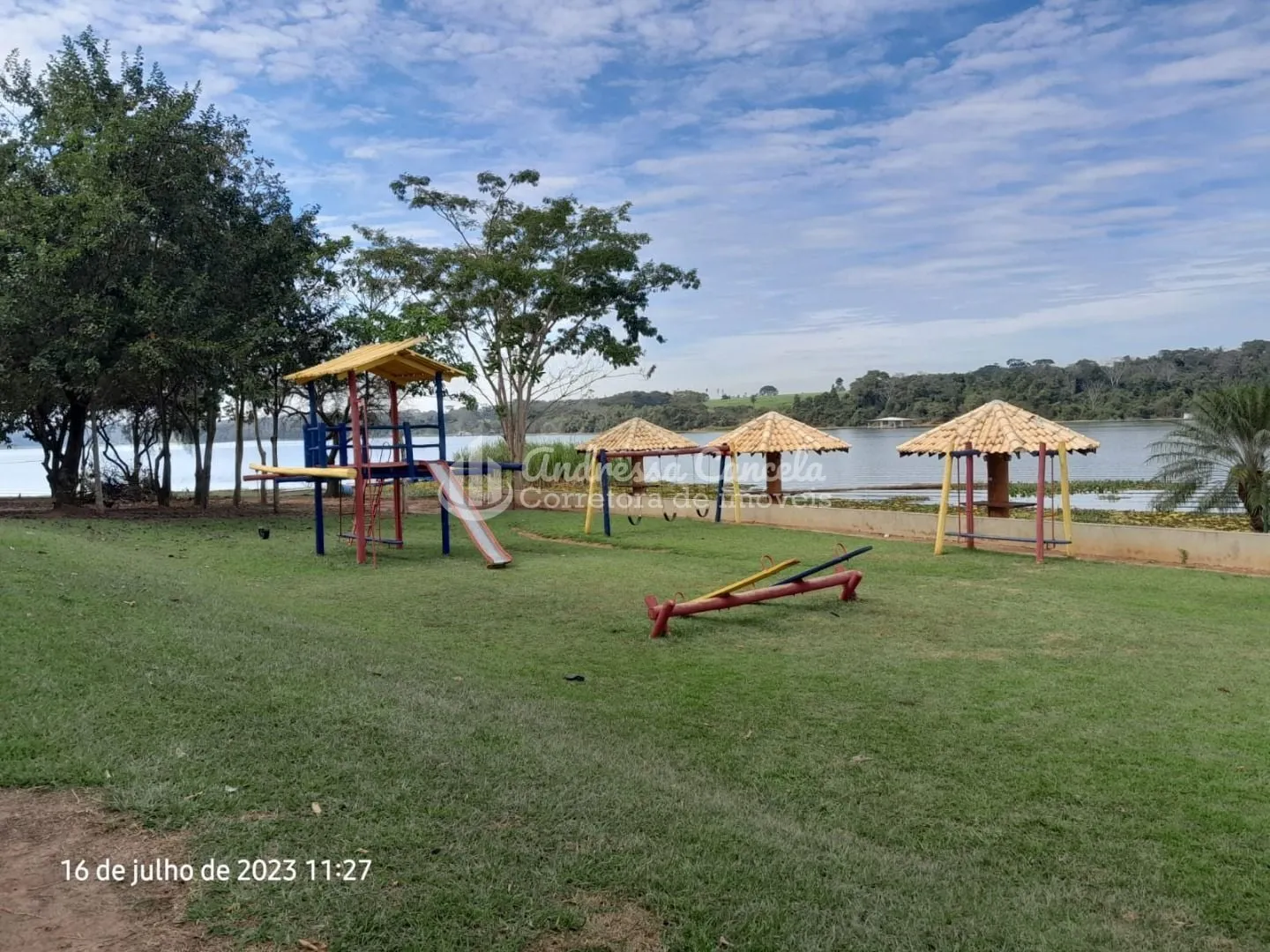 Imagem Condomínio Villagio Colombo - Rancho com 3 dormitórios à venda, 242 m² por R$ 850.000,00 - Villagio Colombo - Mendonça/SP