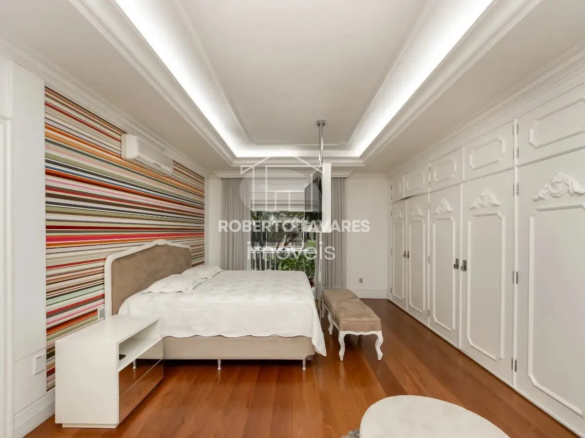 Imagem Apartamento com 392m² área útil - 3 dormitórios (3 suítes) c/ varanda integrada ao living - 1 escritório - 5 banheiros (1 lavabo) - 1 vaga c/ manobrista.