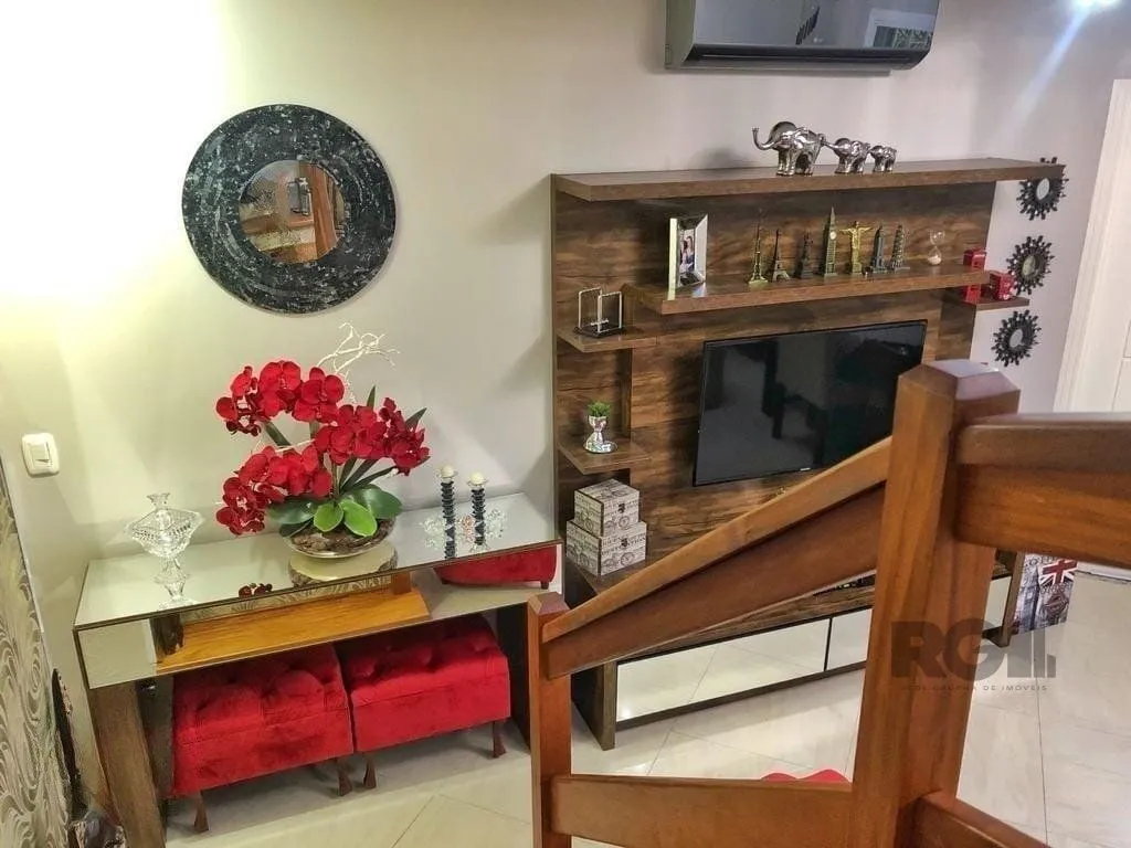 Imagem Casa em condomínio 114m² - 3 dormitórios, 1 suíte e 2 vagas no bairro Sarandi