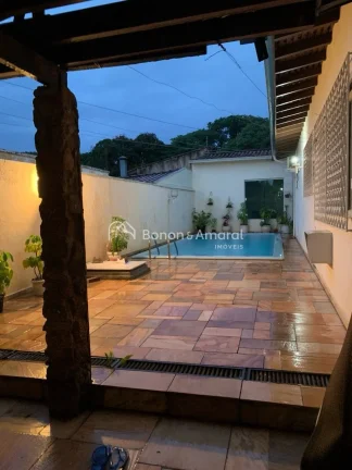Imagem Localizada na Cidade Universitária, em Campinas, esta casa térrea reúne conforto, praticidade e e...