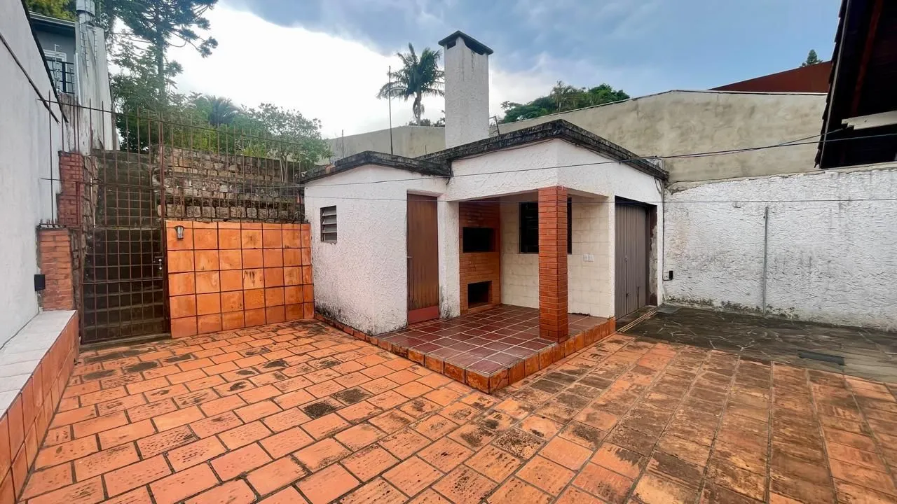 Imagem Terreno em área nobre com casa averbada e árvores frutíferas