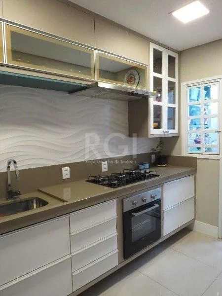 Imagem EXCELENTE CASA COM 3 DORMITÓRIOS, 1 SUÍTE E VAGA DE GARAGEM PARA 3 CARROS.