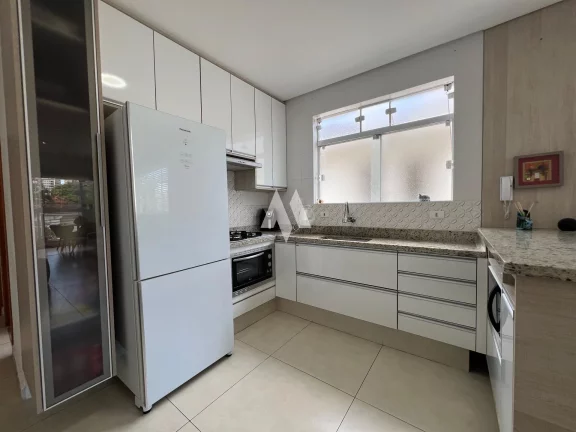 Imagem Casa à venda com 2 dormitórios e 1 suite - Embaré / Santos