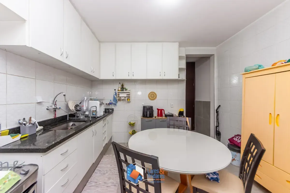 Imagem Casa para venda em Parque da Lapa com 4 quartos, sendo 1 suíte, 190m²