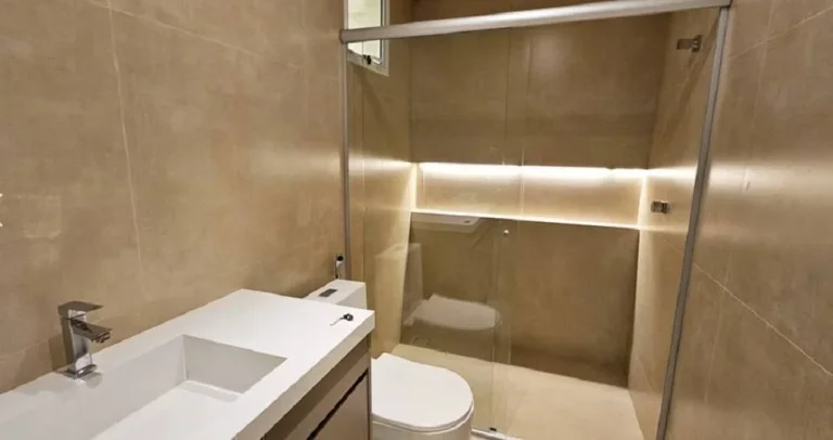 Imagem ÁTIMA ÁREA PRIVATIVA, REFORMADA COM 04 QUARTOS, 04 VAGAS NO SANTO ANTÔNIO!!