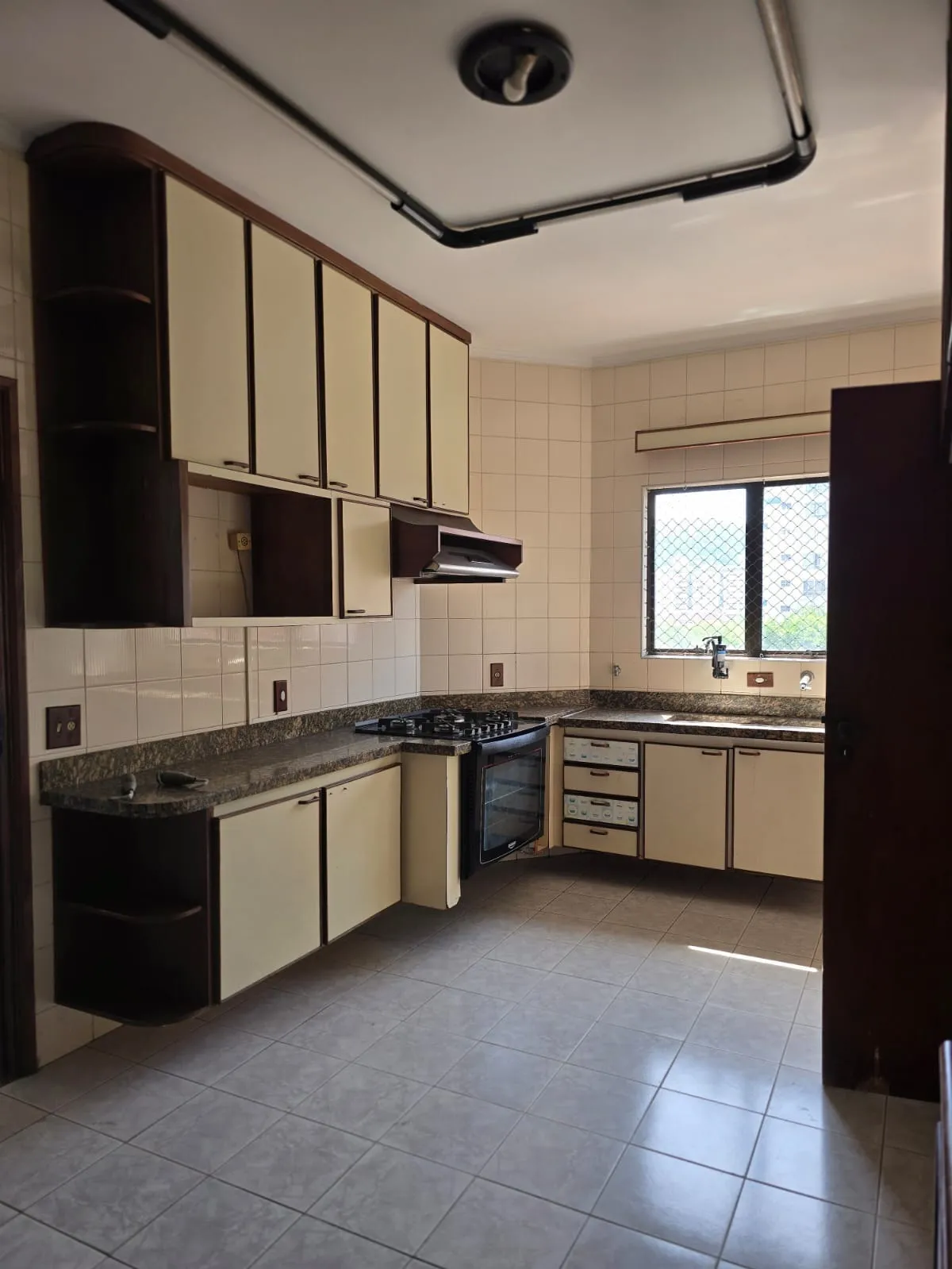 Imagem Imperdível apartamento à venda em Santos-SP, bairro Campo Grande! 3 quartos, 1 suíte, 1 sala, 2 banheiros, 1 vaga de garagem, 182,00m² de área.