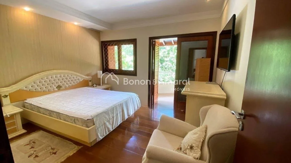 Imagem Casa em condomínio com 500 m² e 5 quartos